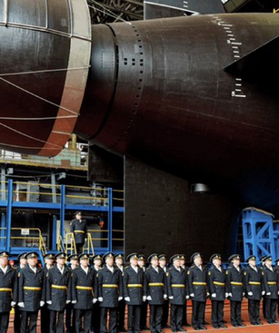 Imagen de Rusia presentó el submarino nuclear Khabarovsk, capaz de portar hasta 12 torpedos Poseidon con ojivas nucleares. Lanzado cerca de Finlandia, puede generar “tsunamis nucleares”. Putin lo llamó “un gran éxito”; la OTAN monitorea de cerca la situación.